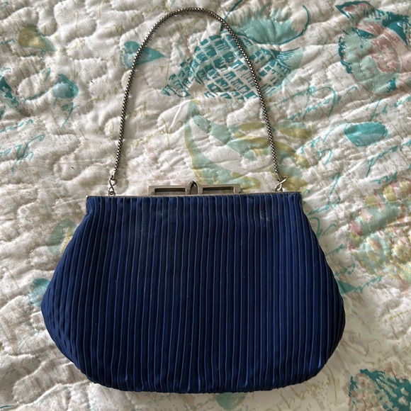 Vintage blue satin 1920s style purse. - Picture 3 of 3